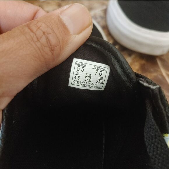Vans women's Off The Wall skateboard shoes size 7.         295 - Picture 13 of 14